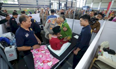 Tindaklanjuti-Jumat-Curhat-Polda-Jatim-Gelar-Baksos-dan-Bakkes-di-Sampang-Madura