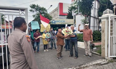 Aliansi-Masyarakat-Sidoarjo-Gelar-Aksi-Simpatik-pada-Penyelenggara-Pemilu-2024