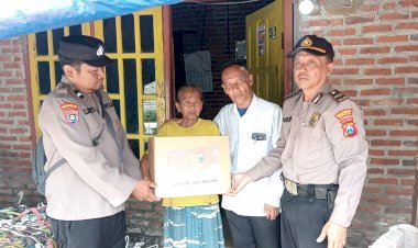 Polsek-Krembung-Berbagi-di-Bulan-Suci