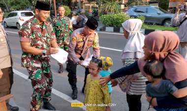 Sinergi-TNI-Polri-di-Sidoarjo-Berbagi-di-Bulan-Suci