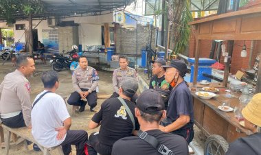 Ngopi-Bareng-Pedagang-Pasar-Senggol,-Polres-Ponorogo-Sosialisasikan-Kamseltibcarlantas