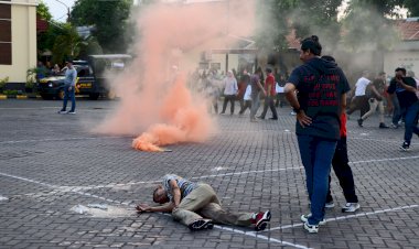 Personel-Gabungan-Polres-Pasuruan-Gelar-Simulasi-Sispamkota-Siap-Amankan-Pilkada-Serentak-2024