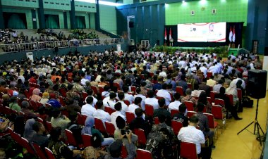 Bagikan-Ribuan-Paket-Sembako,-Ops-NCS-Polri-Bawa-Pesan-Pilkada-Damai-di-Jawa-Timur