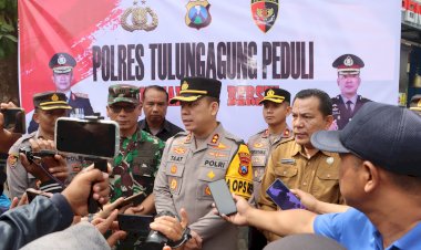 Polres-Tulungagung-Salurkan-Bantuan-100-Tangki-Air-Bersih-ke-19-Dusun-di-6-Kecamatan