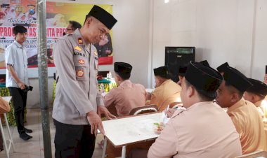 Polres-Jember-Berbagi-Makanan-Bergizi-di-Jumat-Berkah-Pelajar-Jadi-Sumringah