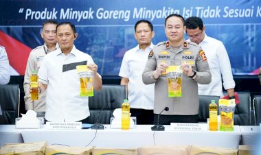 Polri-Ungkap-Kecurangan-Minyak-Goreng-di-Depok,-Ribuan-Liter-Disita
