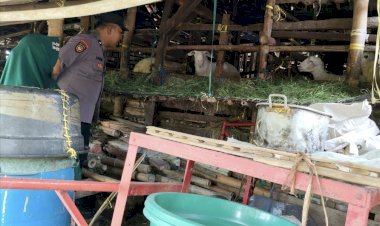 Bhabinkamtibmas-Desa-Kedungpeluk-Motivasi-Peternak-Kambing-untuk-Ketahanan-Pangan