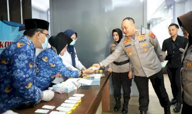 Tegas-dan-Bersih,-39-Pejabat-Utama-Polresta-Malang-Kota-Jalani-Tes-Urine-Usai-Upacara-Kebangkitan-Nasional