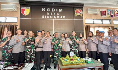 Solidkan-Sinergitas,-Polresta-Sidoarjo-Beri-Kejutan-Kodim-0186-Sidoarjo-di-HUT-TNI-Ke-80