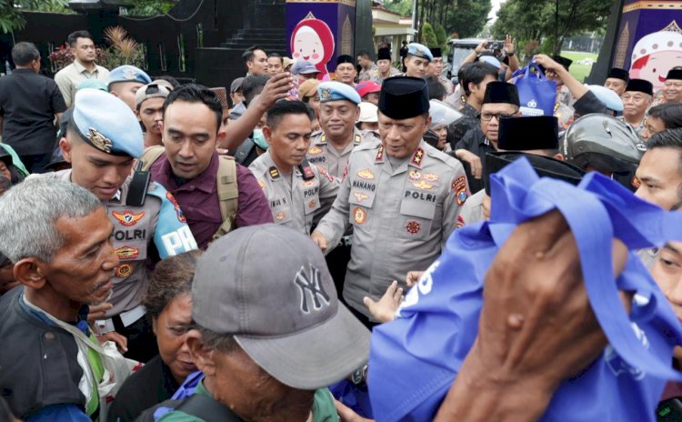 Ramadan Berkah, Kapolda Jatim Berbagi Takjil dan Buka Puasa Bersama Elemen Masyarakat